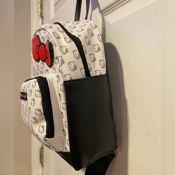 BNWT Hello Kitty Mini Backpack - Picture 3 of 8
